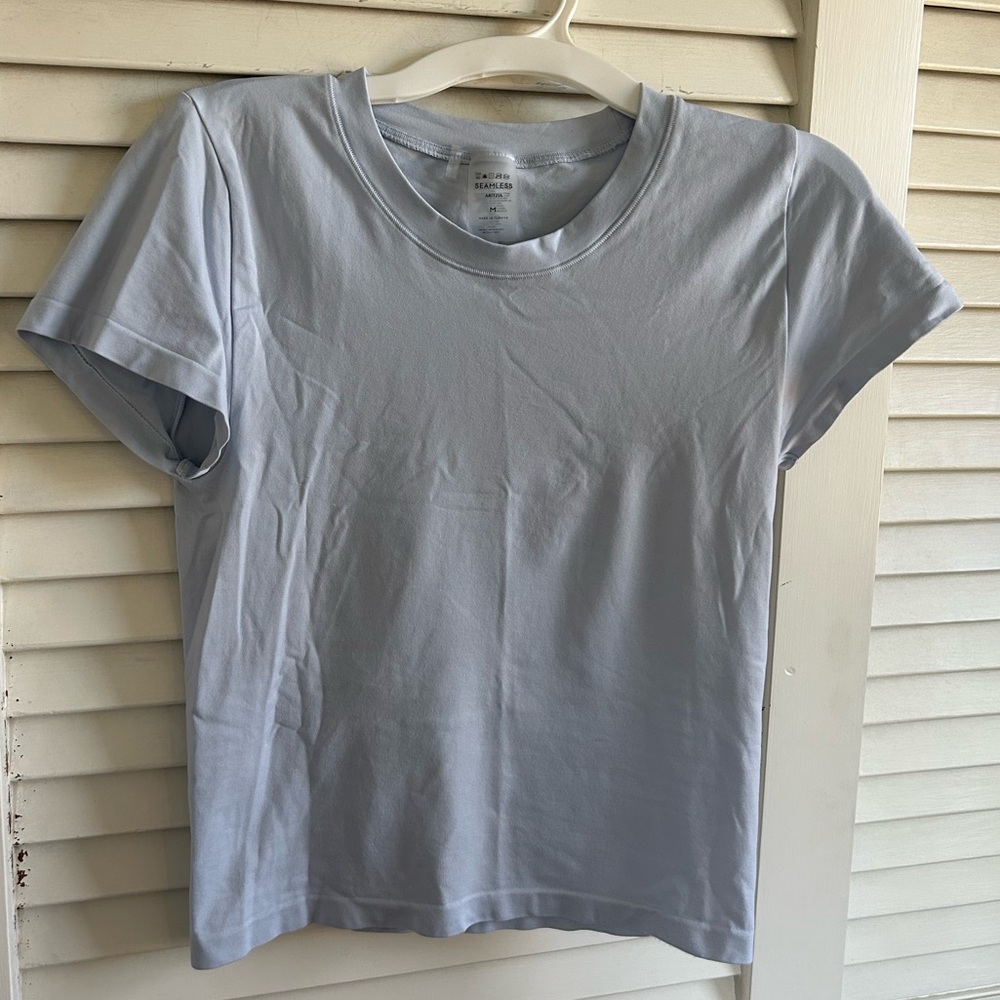 ARITZIA LIGHT BLUE SEAMLESS TOP